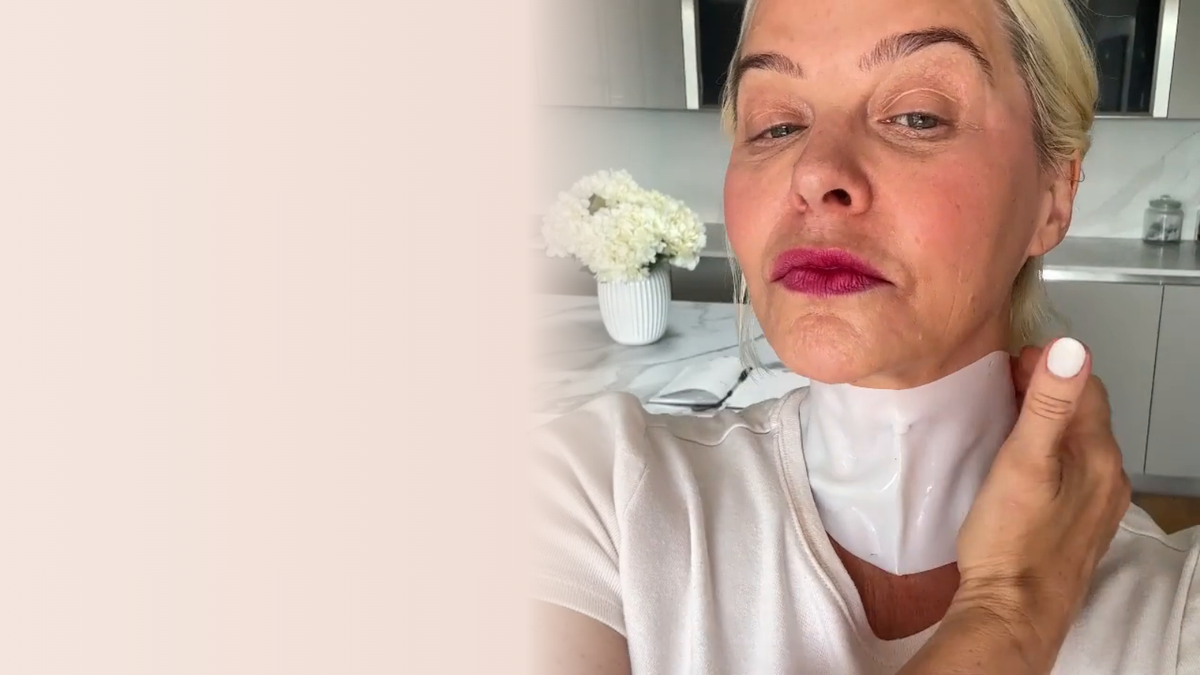 Clienta contenta con su mascarilla de cuello Nivora